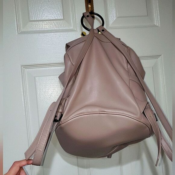 Elizabeth & James Tan Beige Slouchy Bucket Vegan Leather Drawstring Backpack EUC main image 15